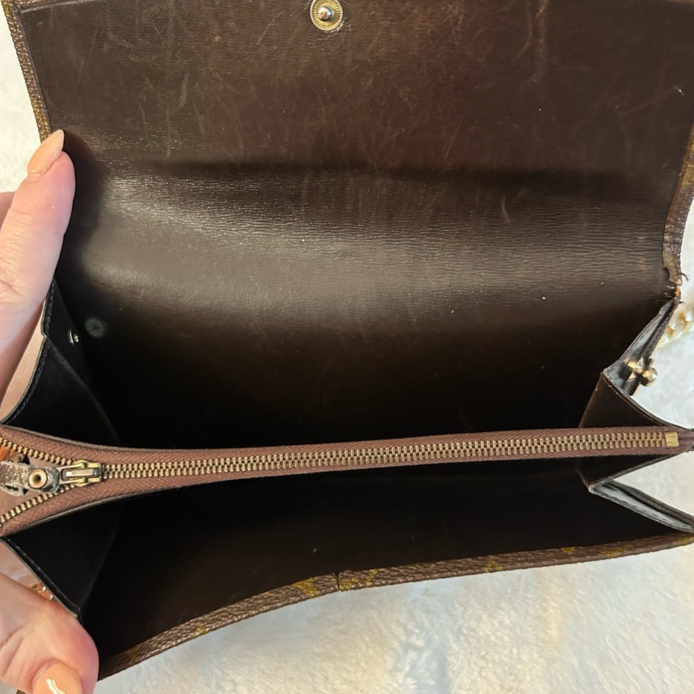 Louis Vuitton Monogram Sarah Wallet - with D-ring attached - Picture 4 of 13